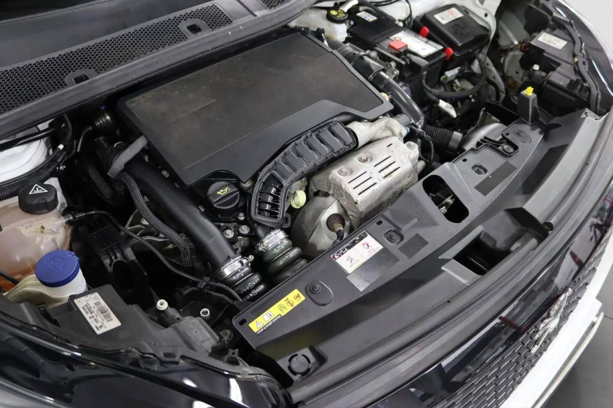 peugeot-2008-2022-gasolina-1199cc