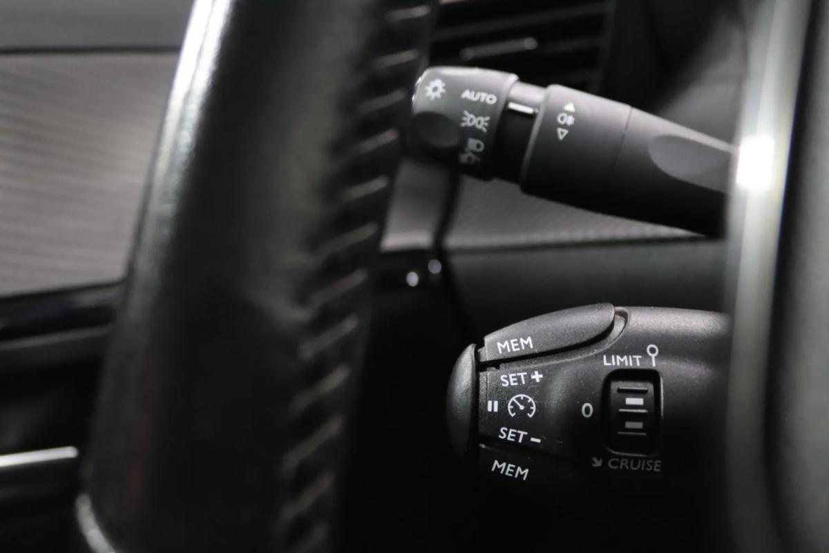 peugeot-208-2022-gasolina-1199cc