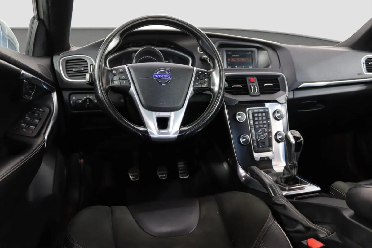 volvo-v40-2015-diesel-1560cc