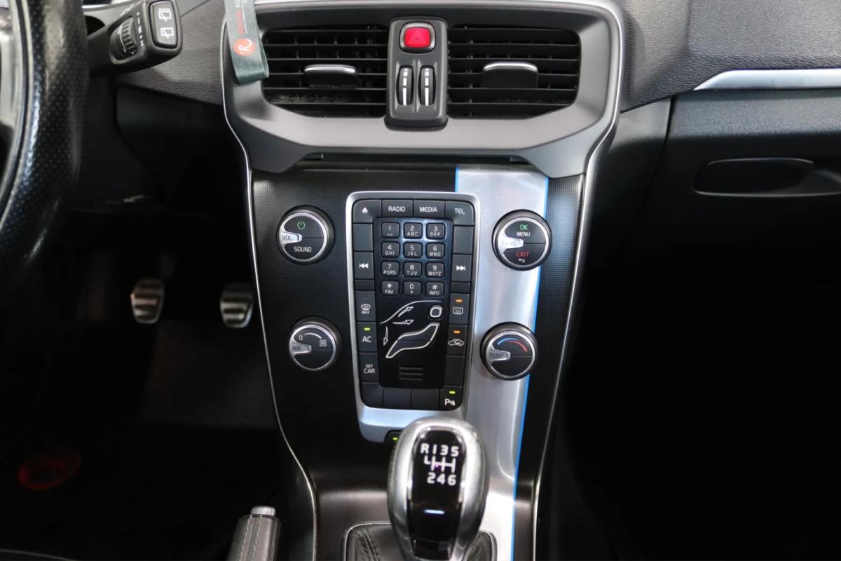 volvo-v40-2015-diesel-1560cc