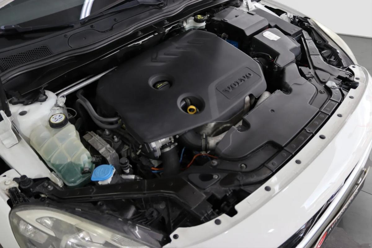 volvo-v40-2015-diesel-1560cc