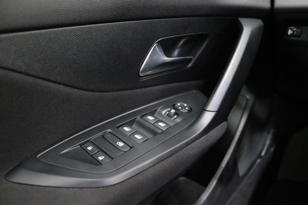 peugeot-308-sw-2023-gasolina-1199cc