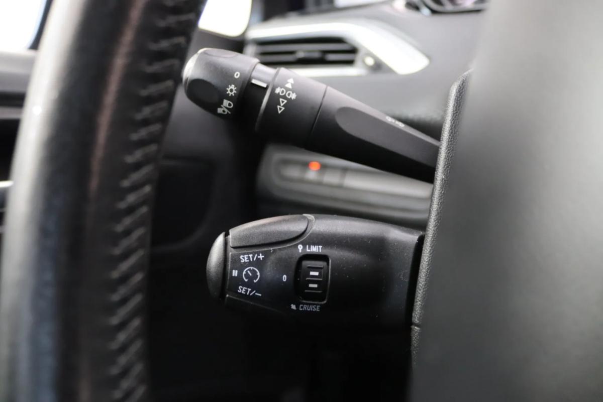 peugeot-208-2017-gasolina-1199cc