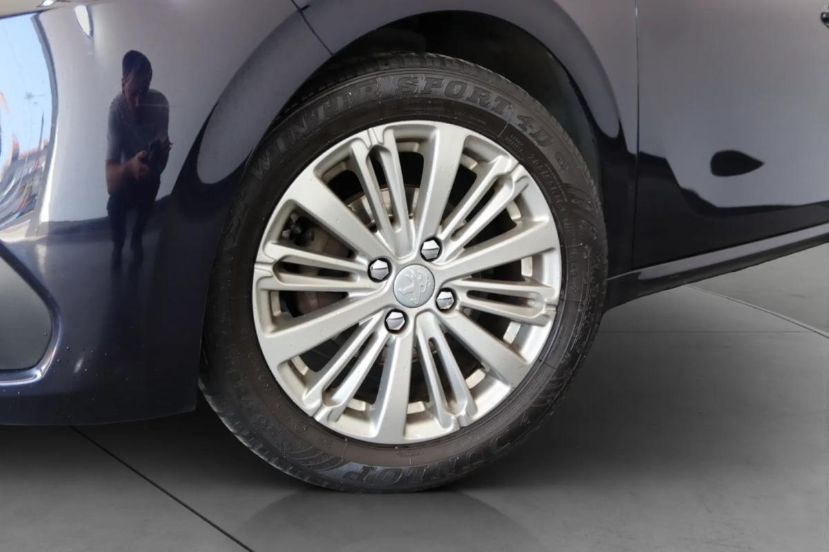 peugeot-208-2017-gasolina-1199cc