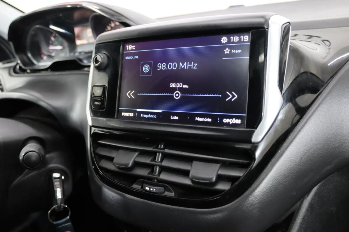 peugeot-208-2017-gasolina-1199cc