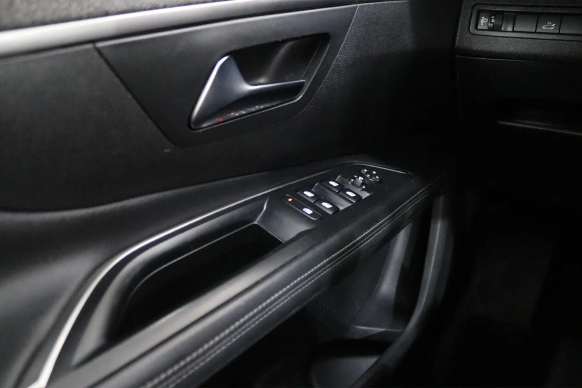 peugeot-5008-2018-gasolina-1199cc