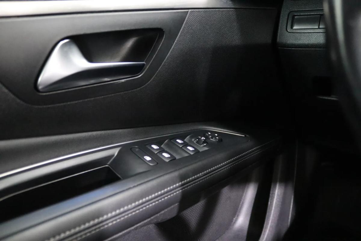 peugeot-5008-2018-gasolina-1199cc