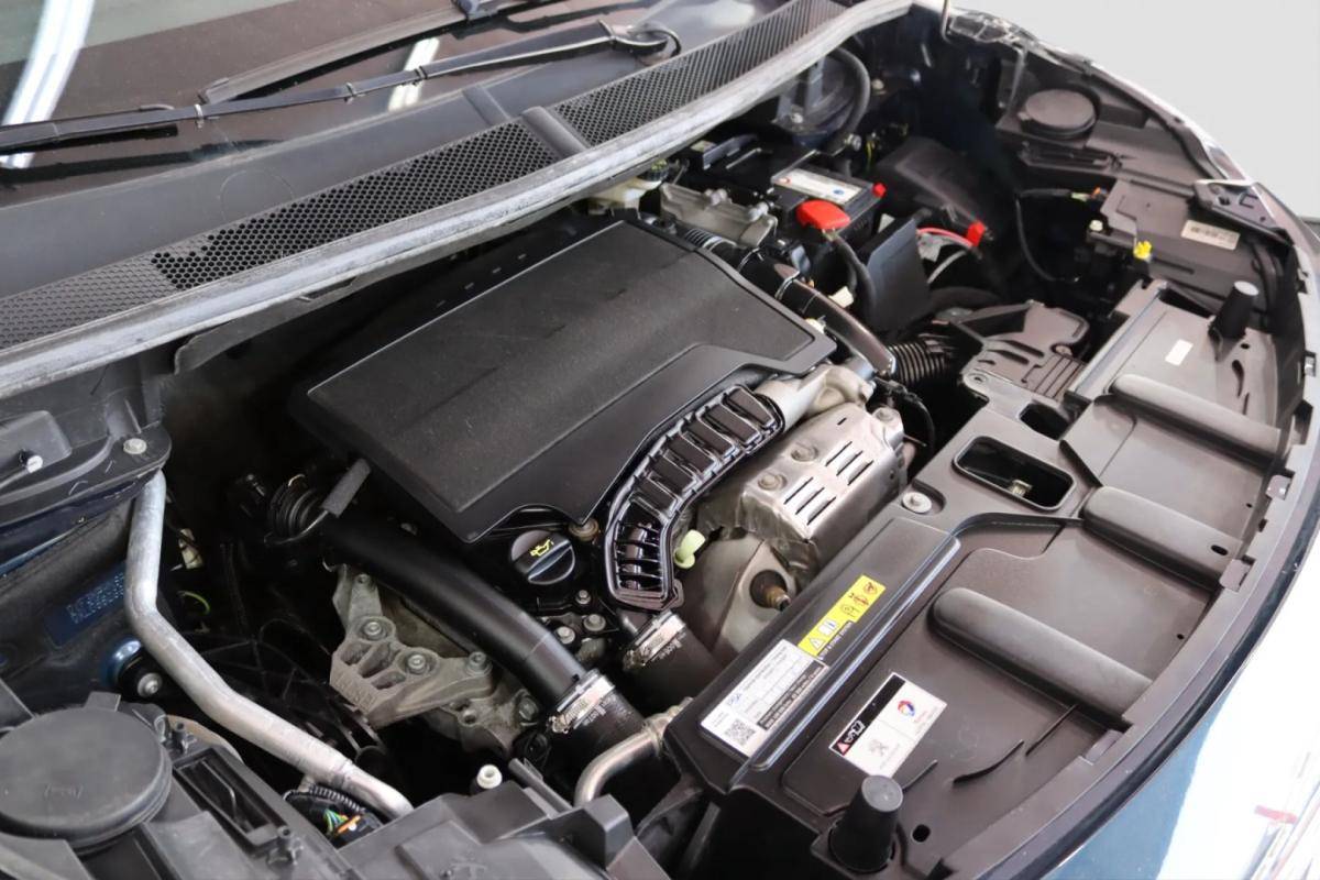 peugeot-5008-2018-gasolina-1199cc