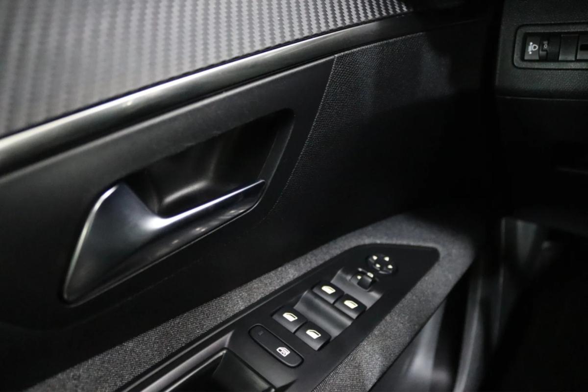 peugeot-5008-2019-gasolina-1199cc