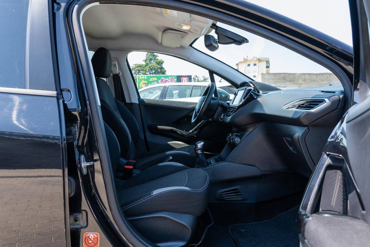peugeot-208-2016-gasolina-1199cc