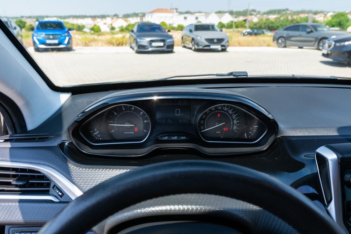 peugeot-208-2016-gasolina-1199cc