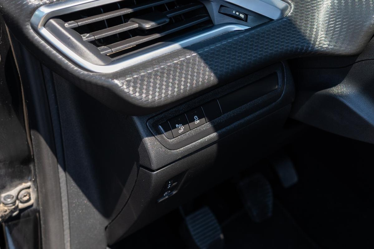 peugeot-208-2016-gasolina-1199cc