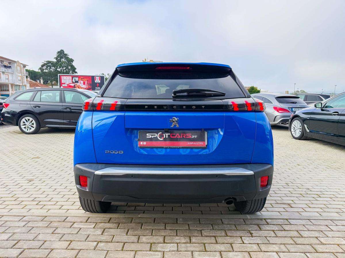peugeot-2008-2023-gasolina-1199cc