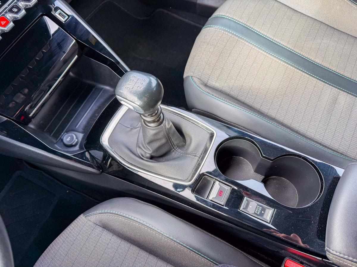 peugeot-2008-2023-gasolina-1199cc