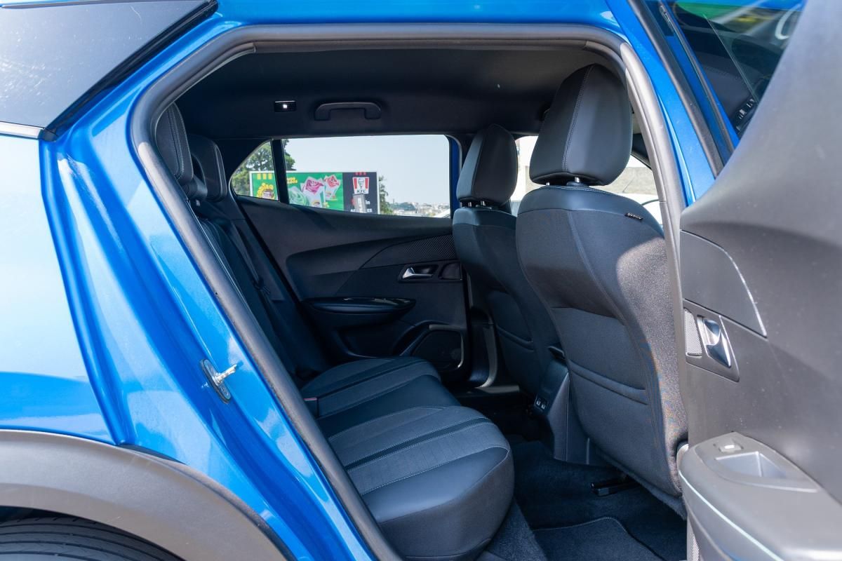 peugeot-2008-2023-gasolina-1199cc