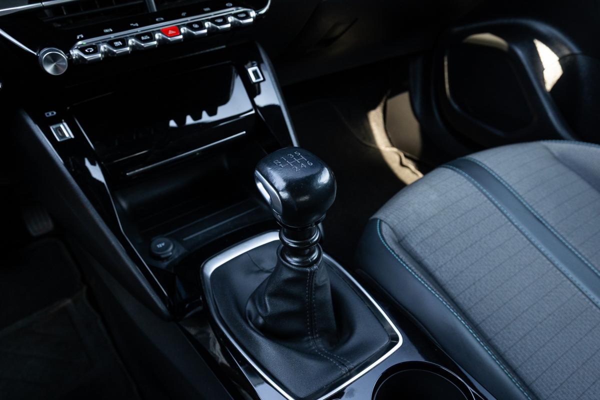 peugeot-2008-2023-gasolina-1199cc