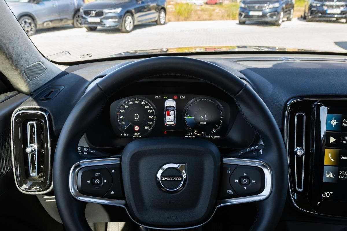 volvo-xc40-2022-hibrido-a-gasolina-1477cc