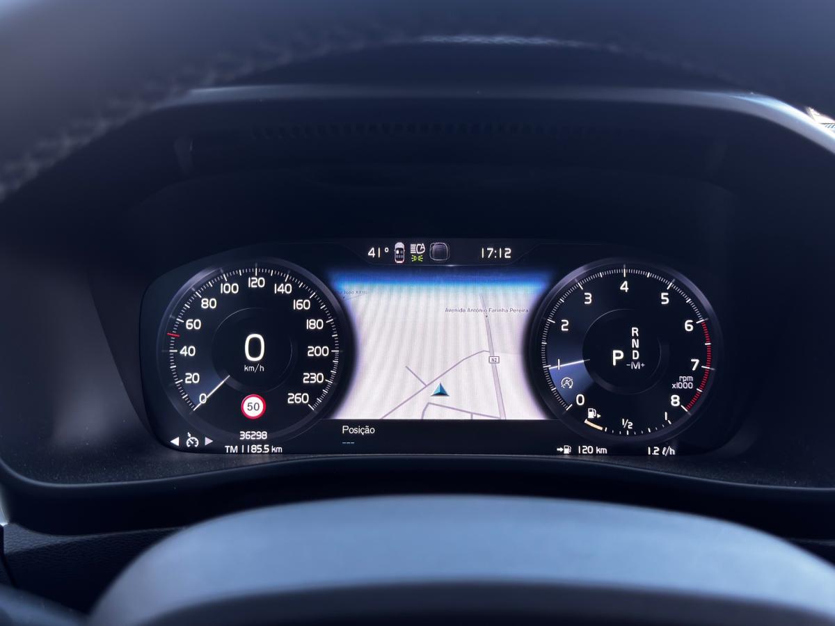 volvo-xc40-2023-gasolina-1477cc