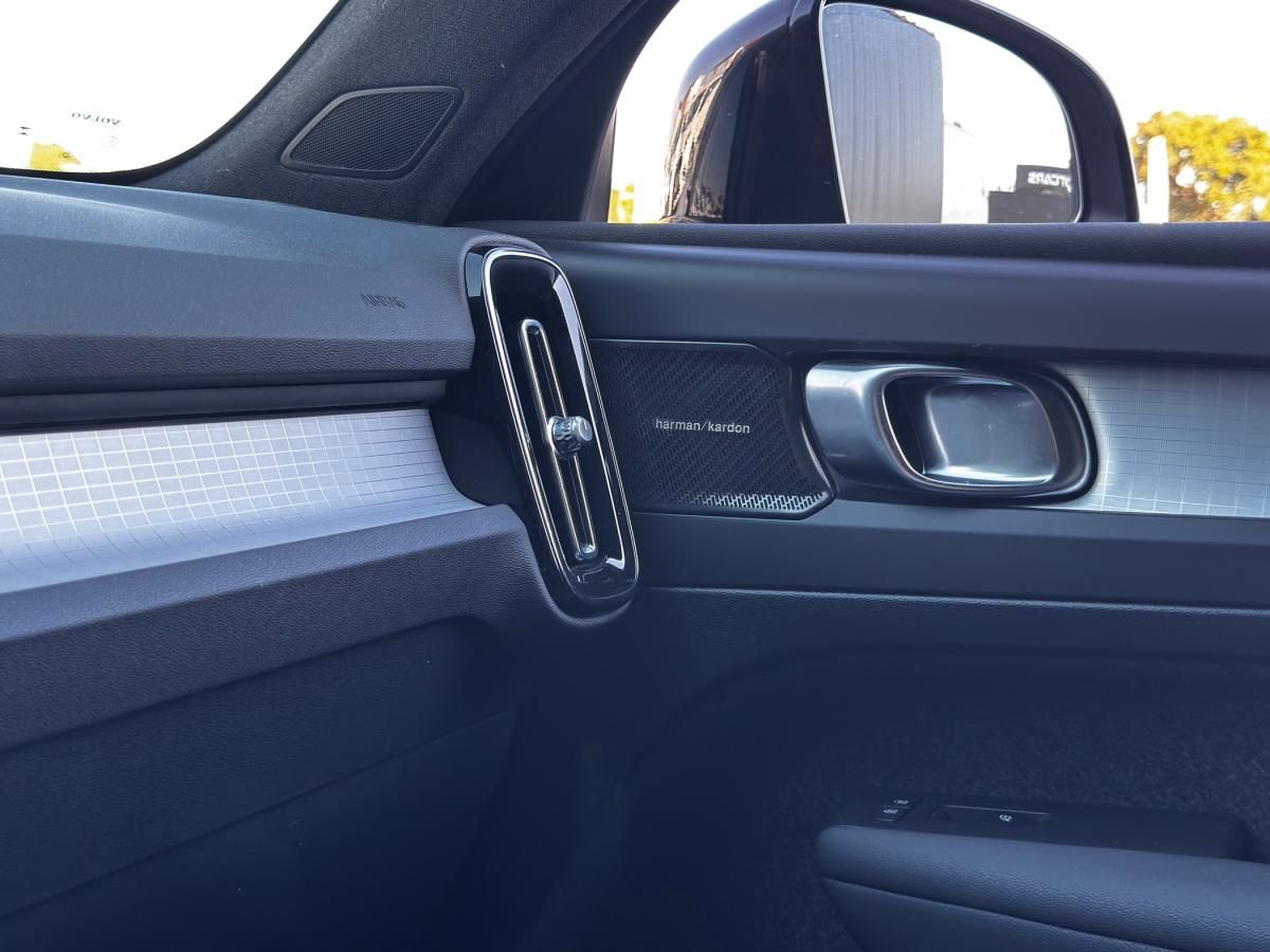 volvo-xc40-2023-gasolina-1477cc