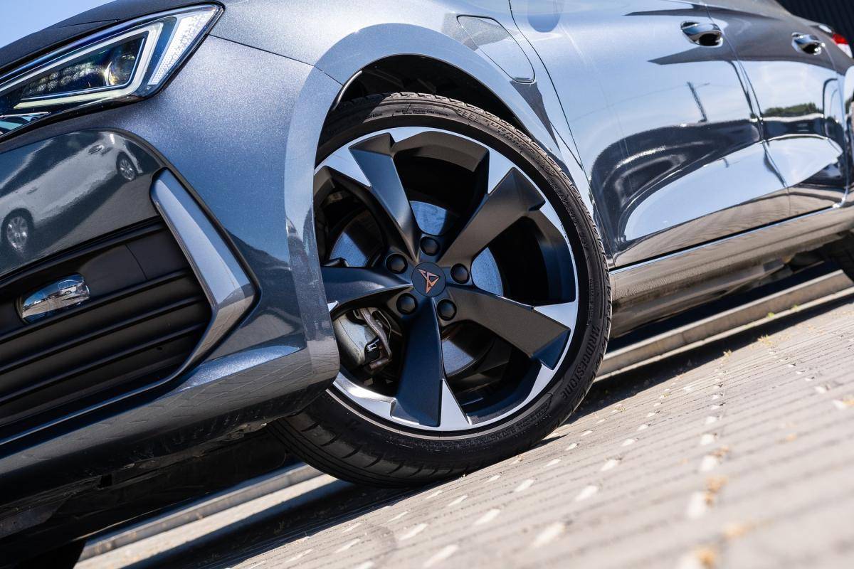 cupra-leon-2023-hibrido-a-gasolina-1395cc