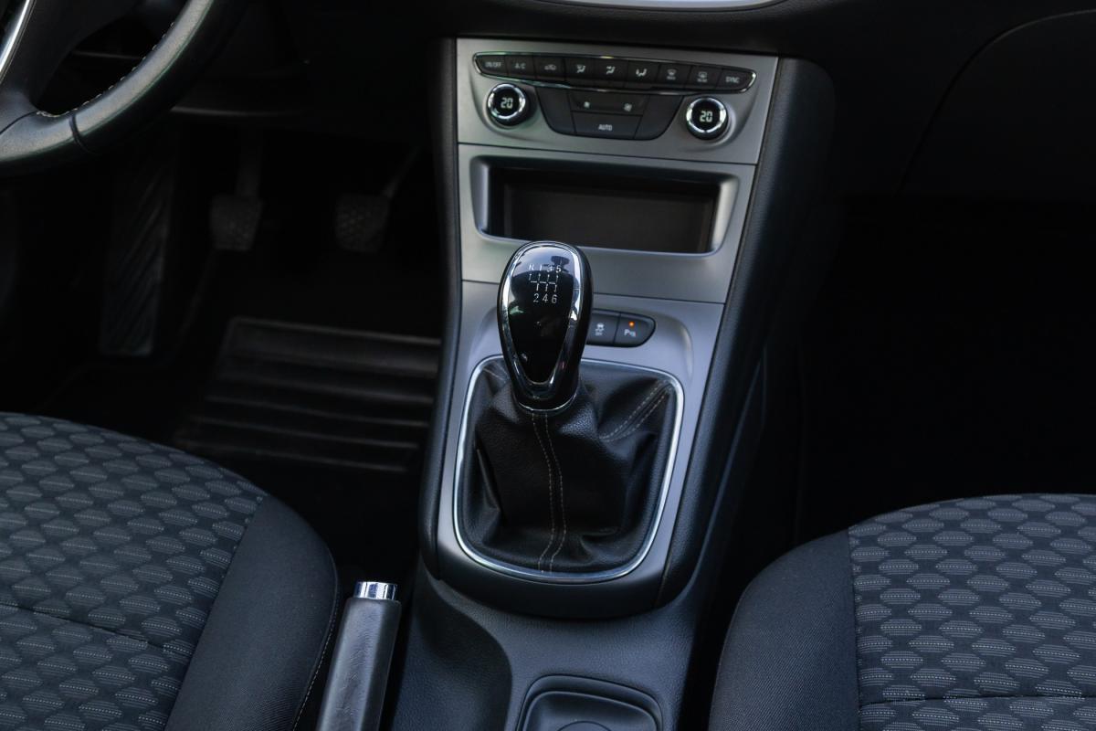 opel-astra-2019-diesel-1598cc
