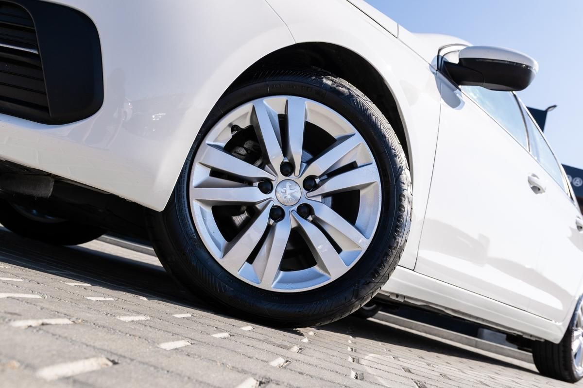 peugeot-308-2019-diesel-1499cc