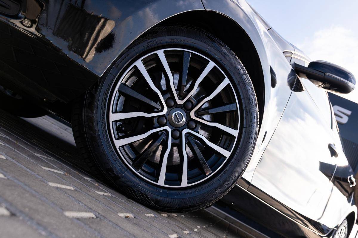 volvo-v40-2019-diesel-1969cc