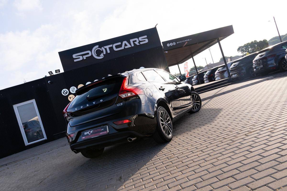 volvo-v40-2019-diesel-1969cc