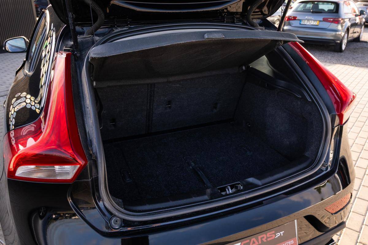 volvo-v40-2019-diesel-1969cc