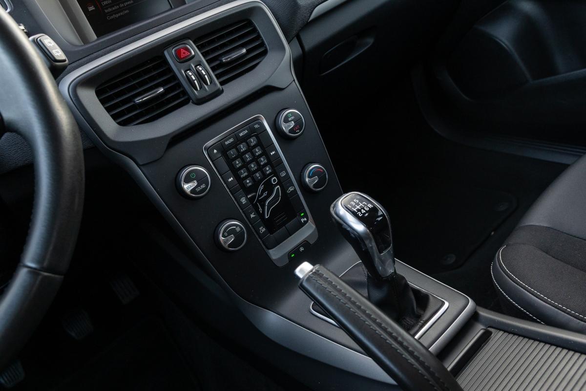 volvo-v40-2019-diesel-1969cc