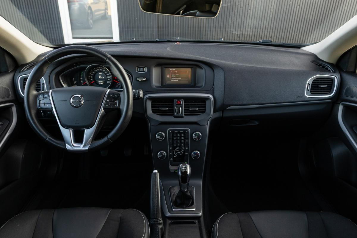 volvo-v40-2019-diesel-1969cc