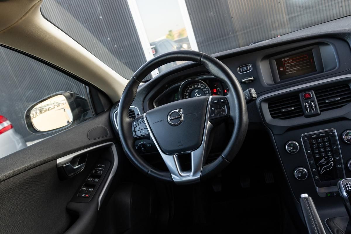 volvo-v40-2019-diesel-1969cc