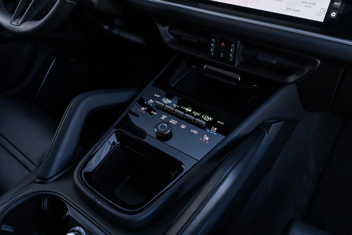 porsche-cayenne-2025-hibrido-a-gasolina-3996cc