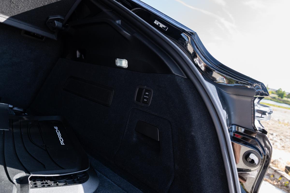 porsche-cayenne-2025-hibrido-a-gasolina-3996cc