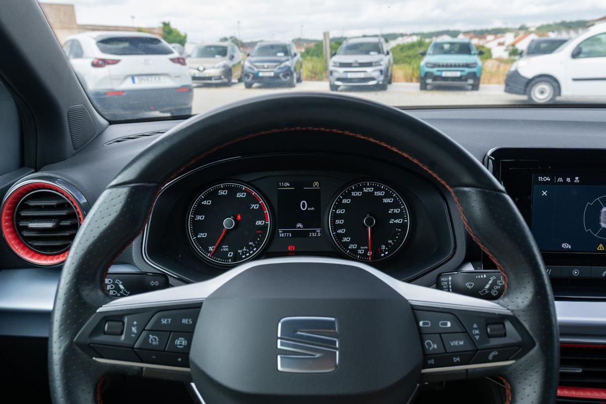 seat-arona-2023-gasolina-999cc