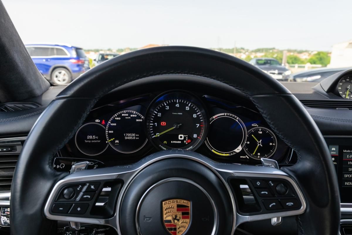 porsche-panamera-2018-hibrido-a-gasolina-2894cc