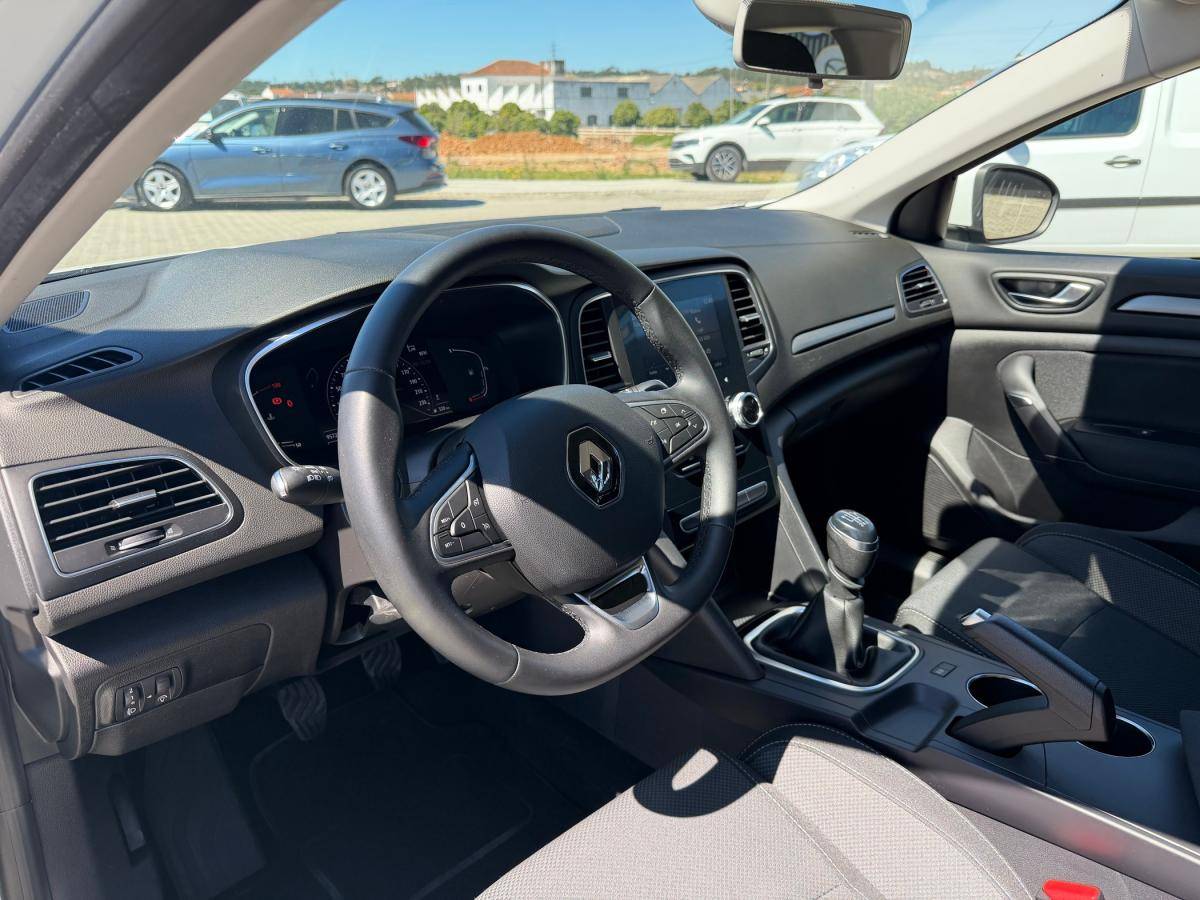 renault-megane-sport-tourer-2023-diesel-1461cc