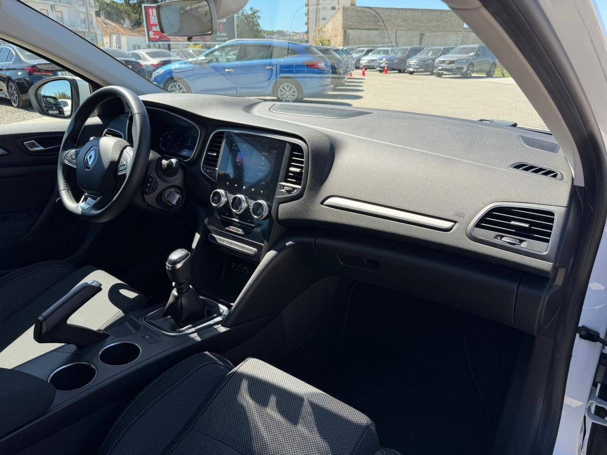 renault-megane-sport-tourer-2023-diesel-1461cc