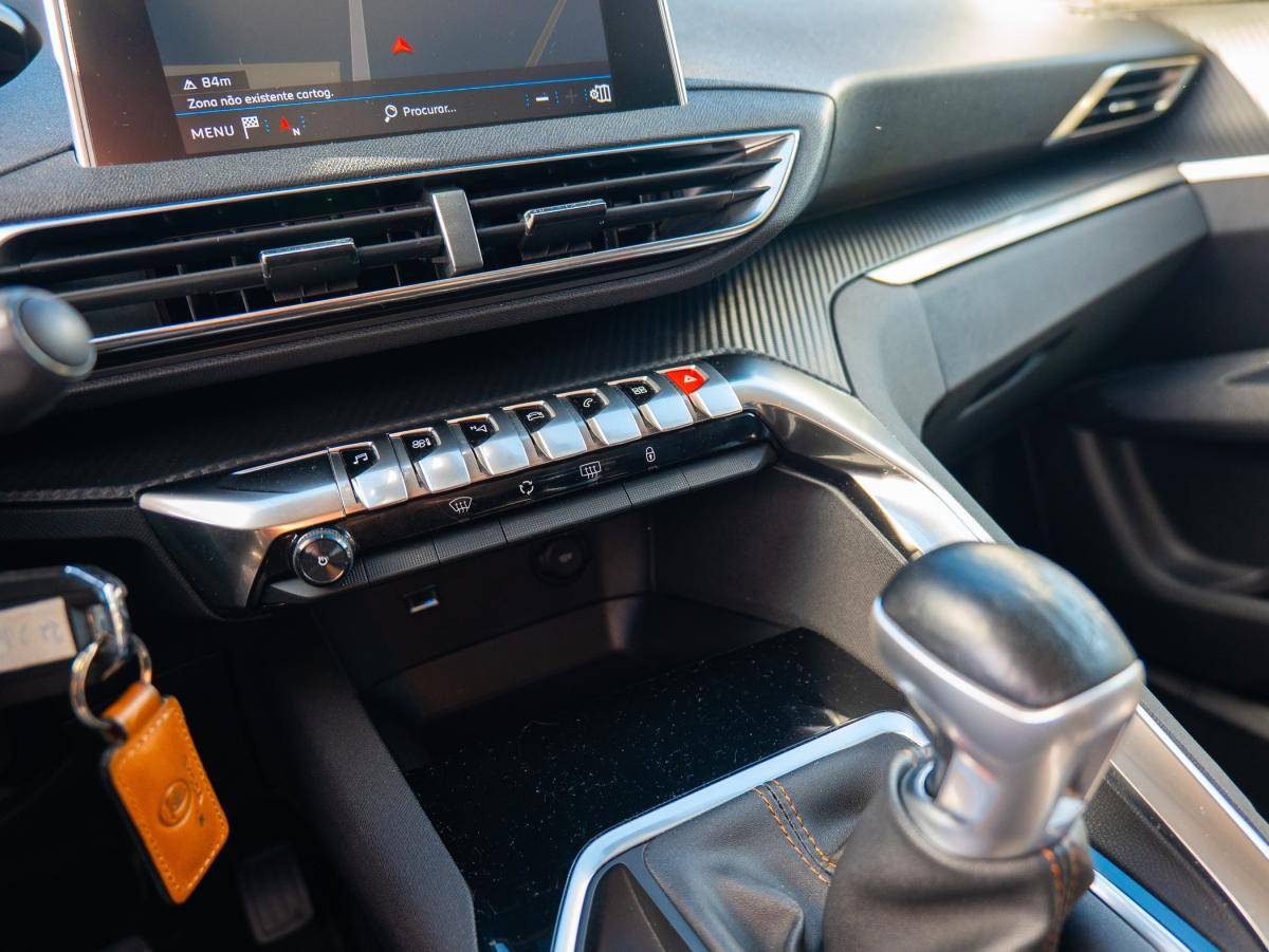 peugeot-5008-2019-diesel-1499cc