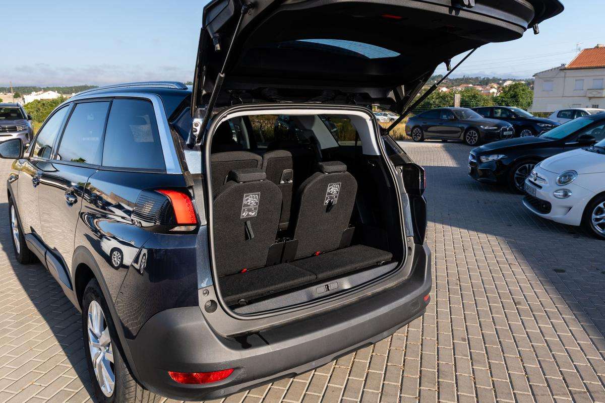 peugeot-5008-2019-diesel-1499cc