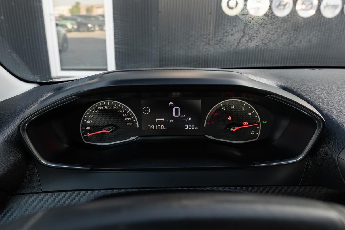 peugeot-208-2023-gasolina-1199cc