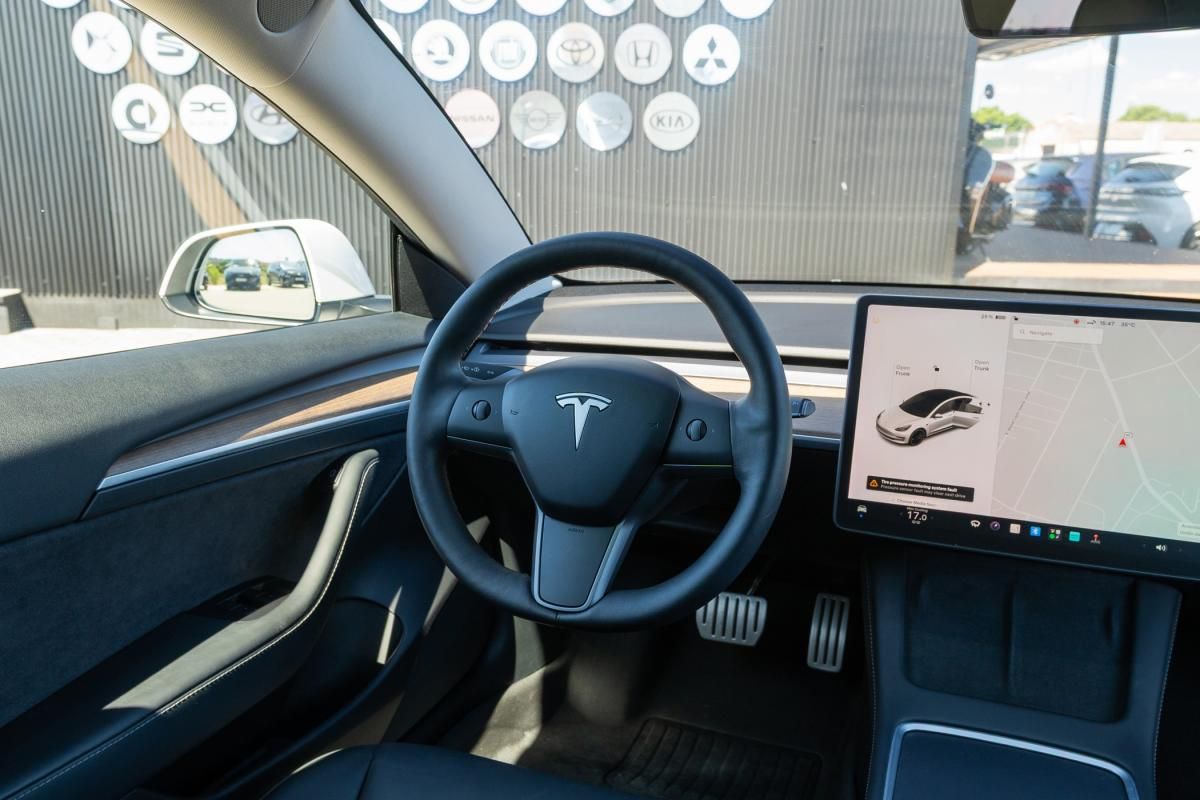 tesla-model-3-2021-eletrico-500cc