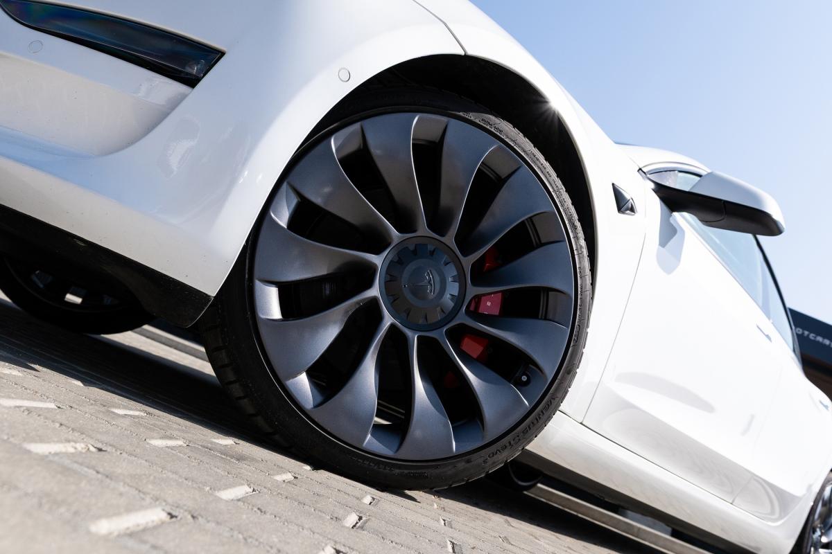 tesla-model-3-2021-eletrico-500cc