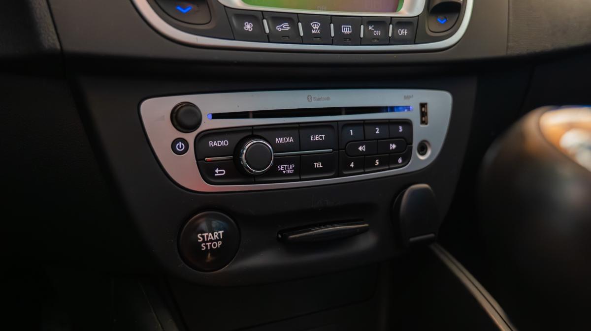 renault-megane-sport-tourer-2014-diesel-1461cc