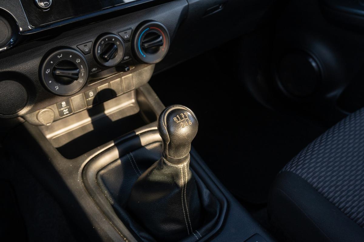 toyota-hilux-2022-diesel-2393cc