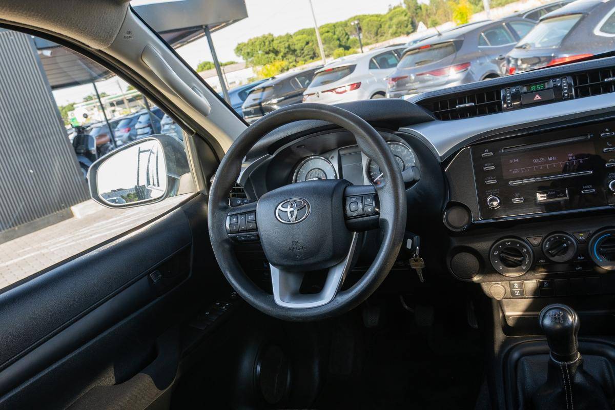 toyota-hilux-2022-diesel-2393cc