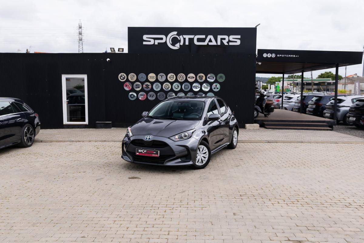 toyota-yaris-2022-hibrido-a-gasolina-1490cc