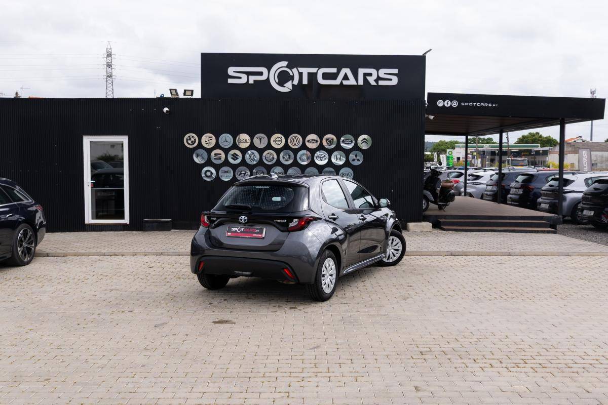 toyota-yaris-2022-hibrido-a-gasolina-1490cc