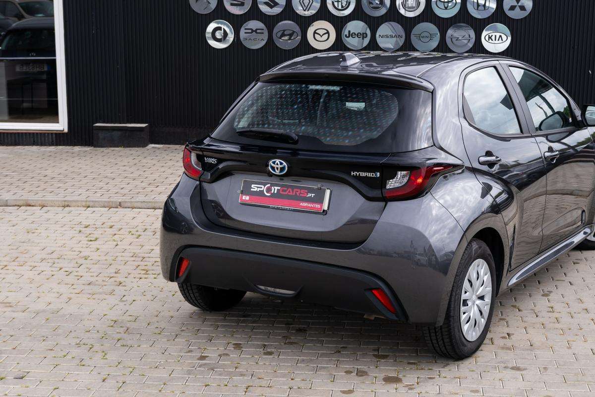 toyota-yaris-2022-hibrido-a-gasolina-1490cc