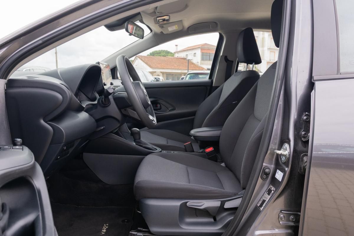 toyota-yaris-2022-hibrido-a-gasolina-1490cc